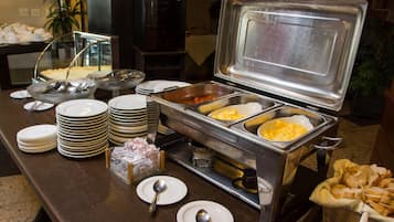 Microwave, oven, cookware/dishes/utensils