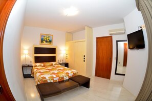 Minibar, in-room safe, desk, free WiFi - Lagoa Serena Flat Hotel (Araras)