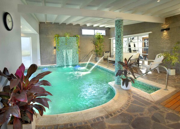 Indoor pool, outdoor pool - Badwiessee Apart Hotel & Spa (Villa General Belgrano)