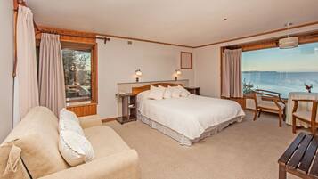 Junior Suite | 1 bedroom, in-room safe, blackout drapes, free WiFi