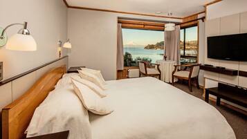 Brankas, tirai kedap cahaya, Wi-Fi gratis, dan seprai linen