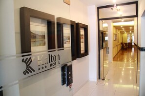 Interior - Kalton Hotel (San Rafael)