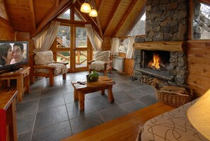 Comfort House, 1 Bedroom | Living room | Ping pong - Cabañas La Estancia (Villa La Angostura)