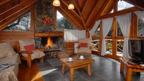 Comfort House, 2 Bedrooms | Living room | Table tennis - Cabañas La Estancia (Villa La Angostura)