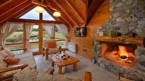 Comfort House, 3 Bedrooms | Living room | Table tennis - Cabañas La Estancia (Villa La Angostura)