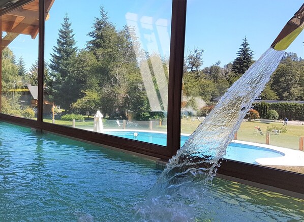 Indoor pool, seasonal outdoor pool, pool loungers - Cabañas La Estancia (Villa La Angostura)