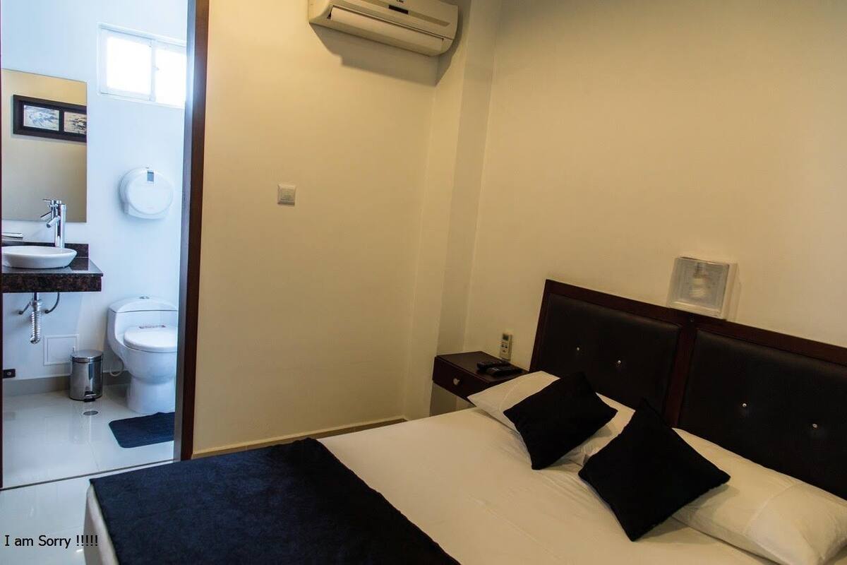 Standard Single Room | Minibar, desk, iron/ironing board (on request), free WiFi