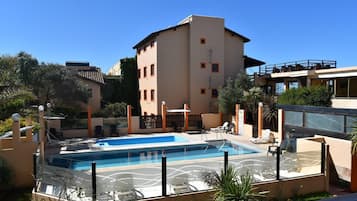Alberca al aire libre por temporada
