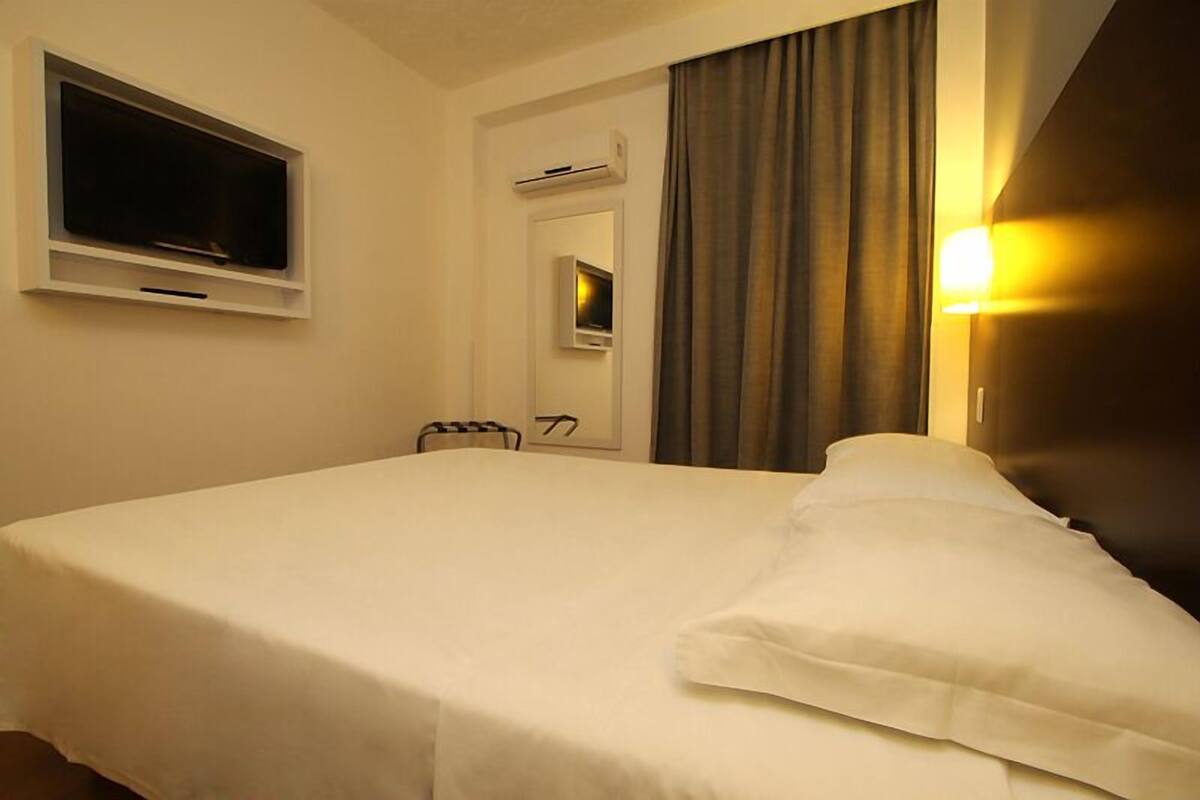 Superior Double Room, 1 Double Bed | Premium bedding, minibar, in-room safe, desk
