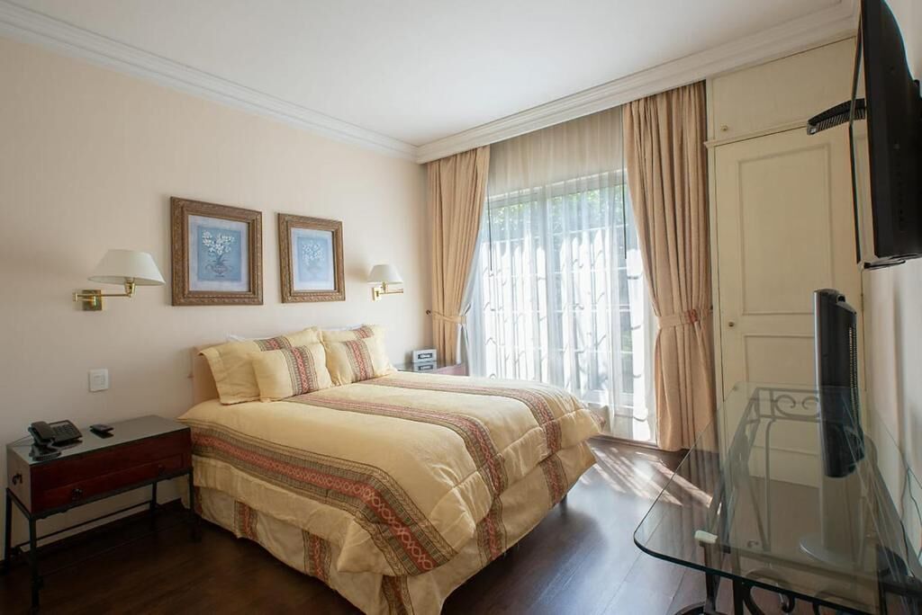 客房内保险箱、遮光窗帘、熨斗/熨板、免费 WiFi