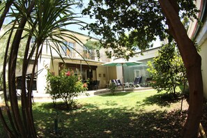 Courtyard view - Hostal del Cerro (Santiago)