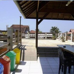 Outdoor dining - Hotel Alaska (Peruíbe)