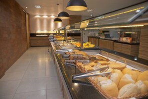 Free daily buffet breakfast  - Vallér Montanha Hotel (Lajeado)