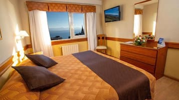 Brankas, ruang kerja ramah laptop, dan Wi-Fi gratis