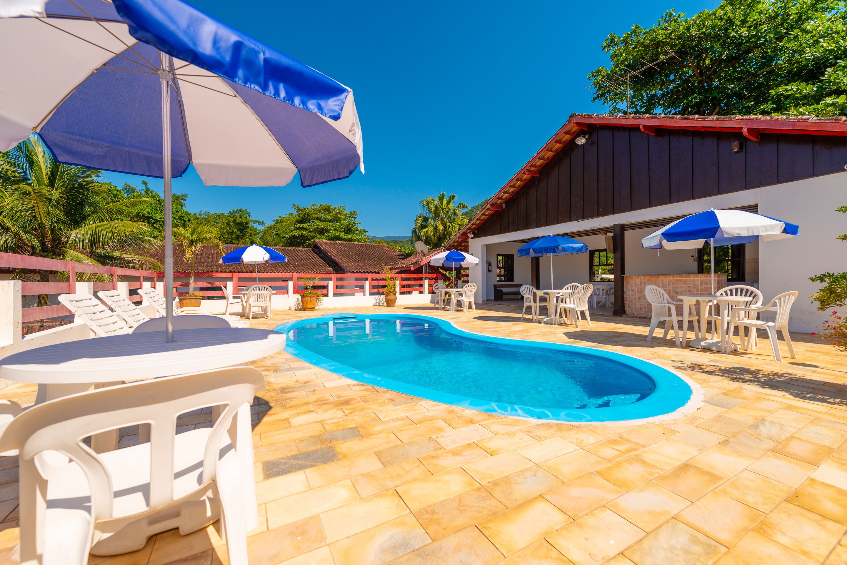 2 outdoor pools