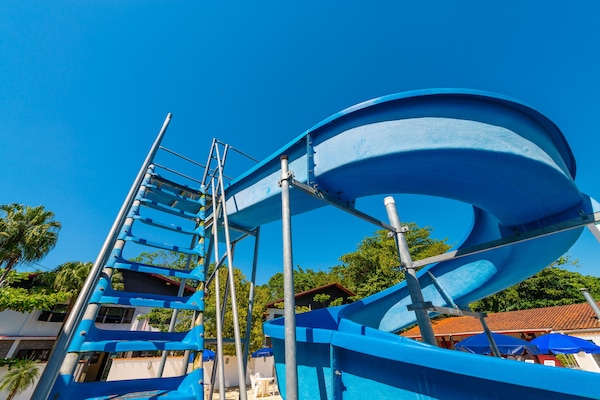 2 piscinas externas