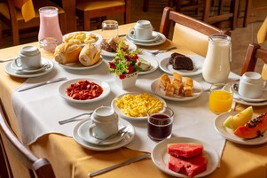 Desayuno buffet incluido todos los días 