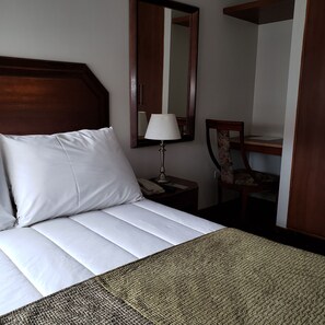 In-room safe, free WiFi, bed sheets - Hotel Gavina Express (Arica)