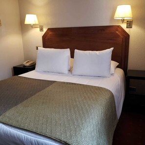 Executive Double Room | In-room safe, free WiFi, bed sheets