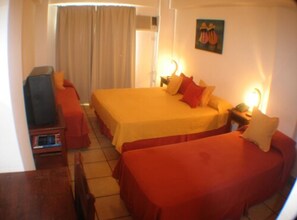 Desk, iron/ironing board, free cribs/infant beds, free WiFi - AltoParque Hotel (Salta)
