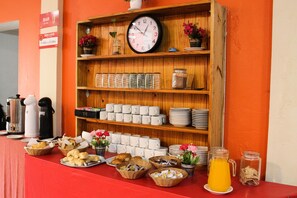 Desayuno bufé gratuito y diario