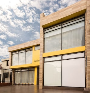 Fachada de la propiedad