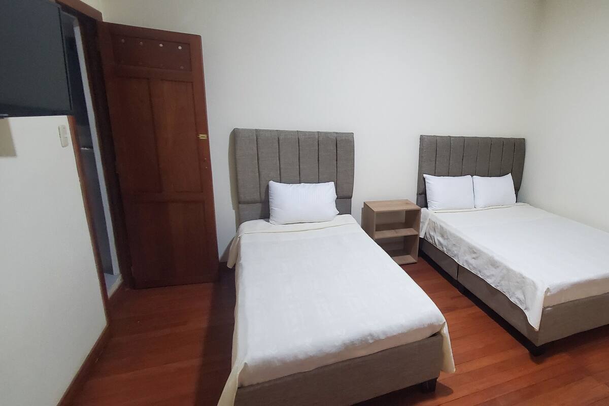 Caja de seguridad en la habitación, cortinas blackout y wifi gratis 