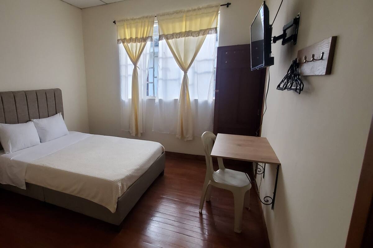 Caja de seguridad en la habitación, cortinas blackout y wifi gratis 