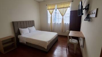 In-room safe, blackout curtains, free WiFi, bed sheets