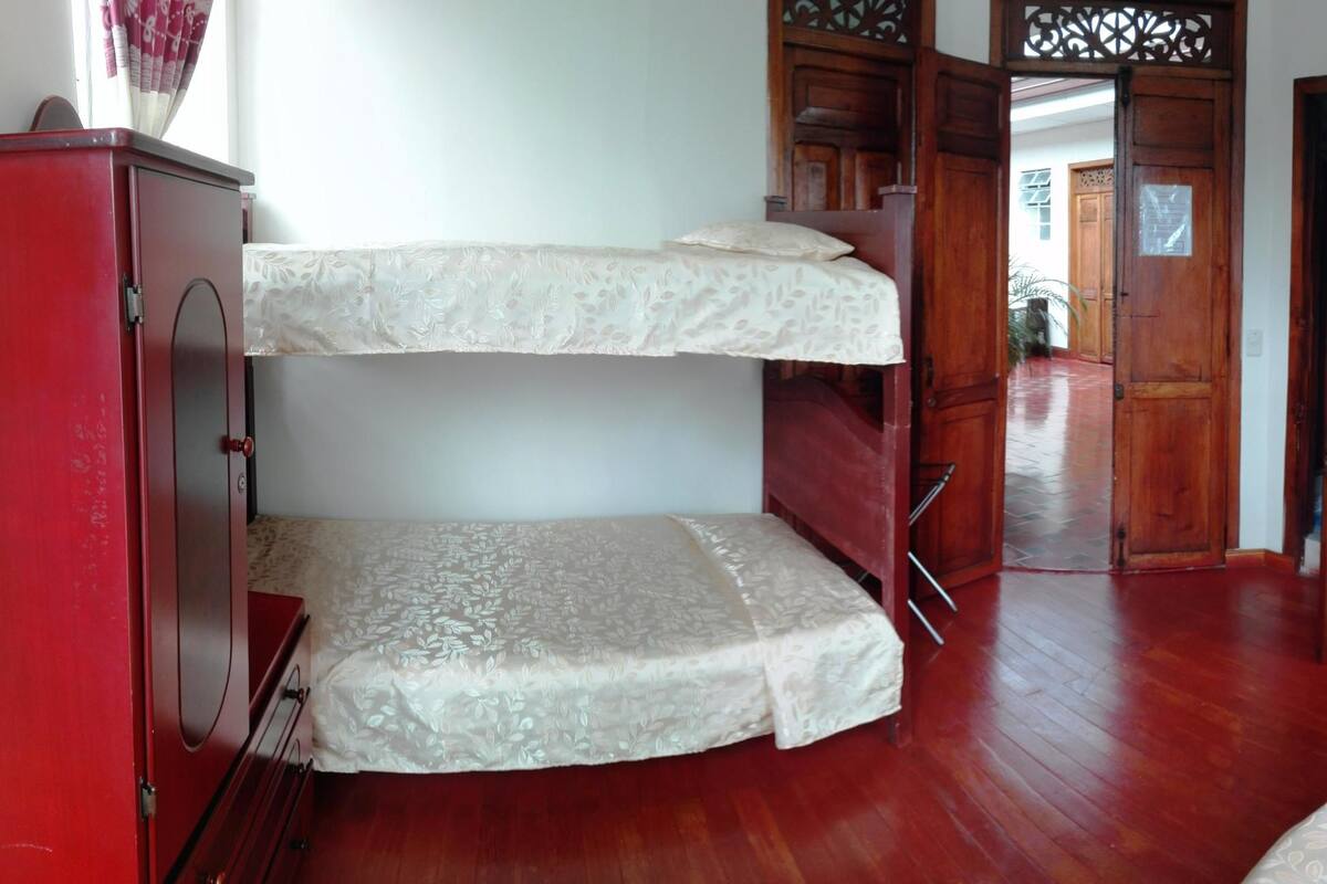 Caja de seguridad en la habitación, cortinas blackout y wifi gratis 