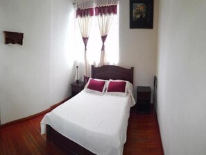 客房內保險箱、遮光布/窗簾、免費無線上網、床單