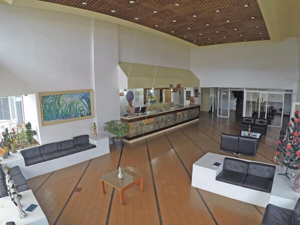 Coin salon dans le hall