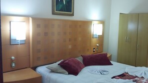 Kahden hengen standard-huone | Pimennysverhot, ilmainen Wi-Fi, vuodevaatteet