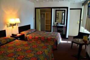 Desk, iron/ironing board, free rollaway beds, free WiFi - Hotel Casablanca (Durango)