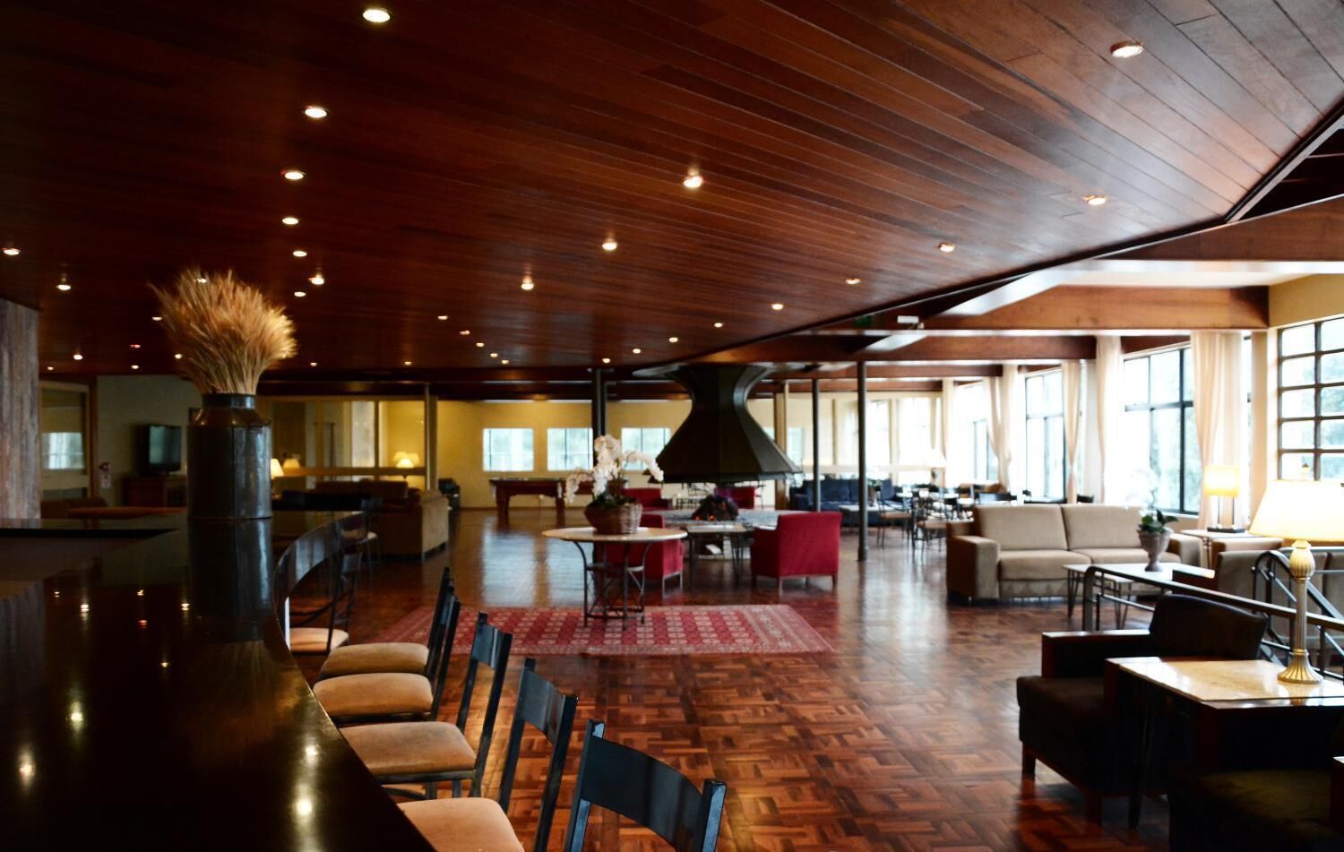 lunch and dinner served