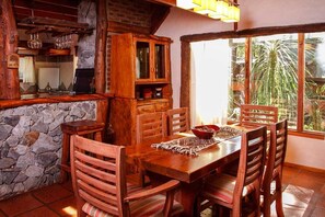 Khu vực ăn uống tại phòng