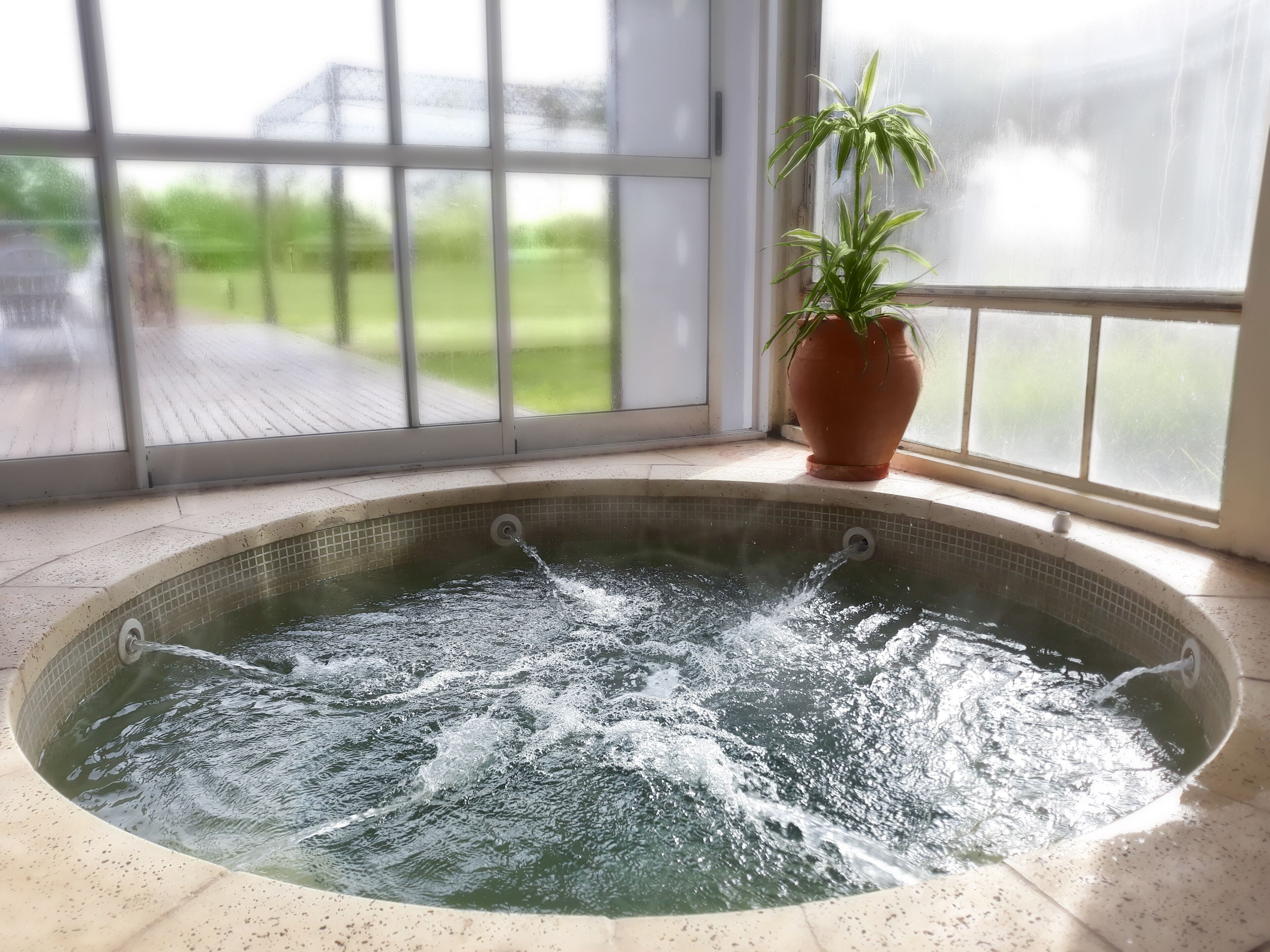 Indoor spa tub
