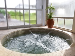 Bain à remous intérieur