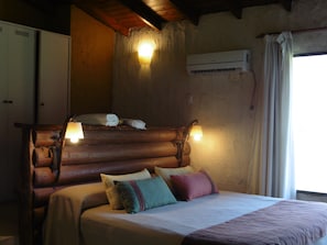 Double or Twin Room | Individually decorated, individually furnished, bed sheets - Pampas del Sur (Canuelas)