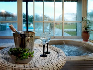 Sauna, bain à remous, massages