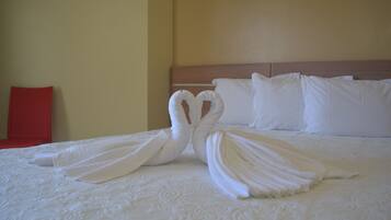 Minibar, coffres-forts dans les chambres, rideaux occultants