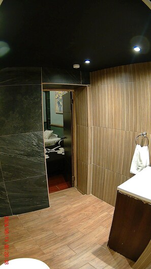 Traditional Room, 1 Bedroom, Non Smoking | Bathroom | Soap, toilet paper - Hotel Casona del Truco  (Guanajuato)