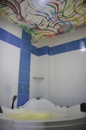 家庭客房 | 浴室 | 淋浴設備、毛巾