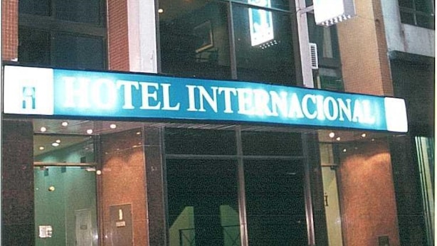 A hotel with a large sign reading "HOTEL INTERNACIONAL." - Hotel Adrazi (Buenos Aires)