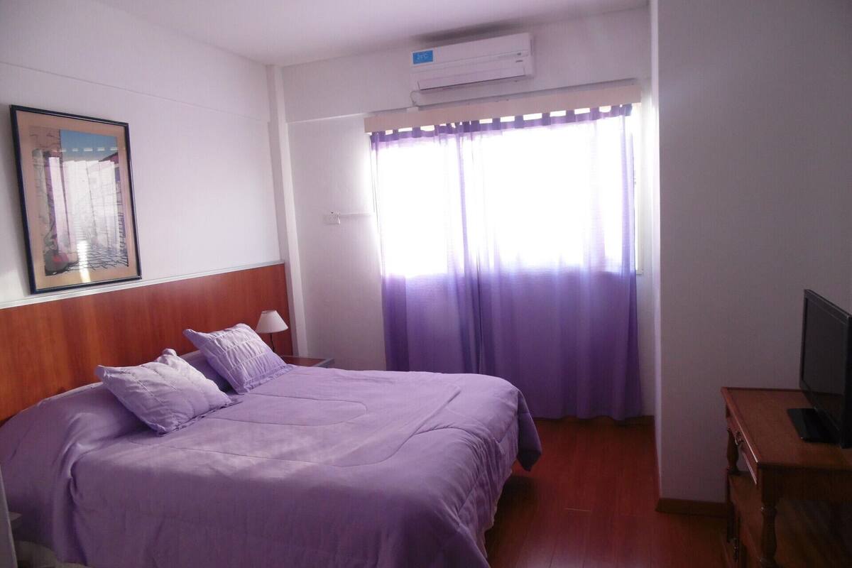Desk, cribs (free), WiFi (free), bed sheets