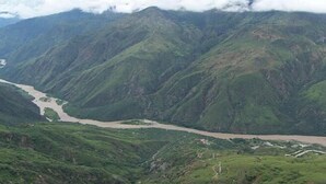 A river winding through a mountainous landscape with lush greenery. - Apartahotel San Miguel (San Gil)