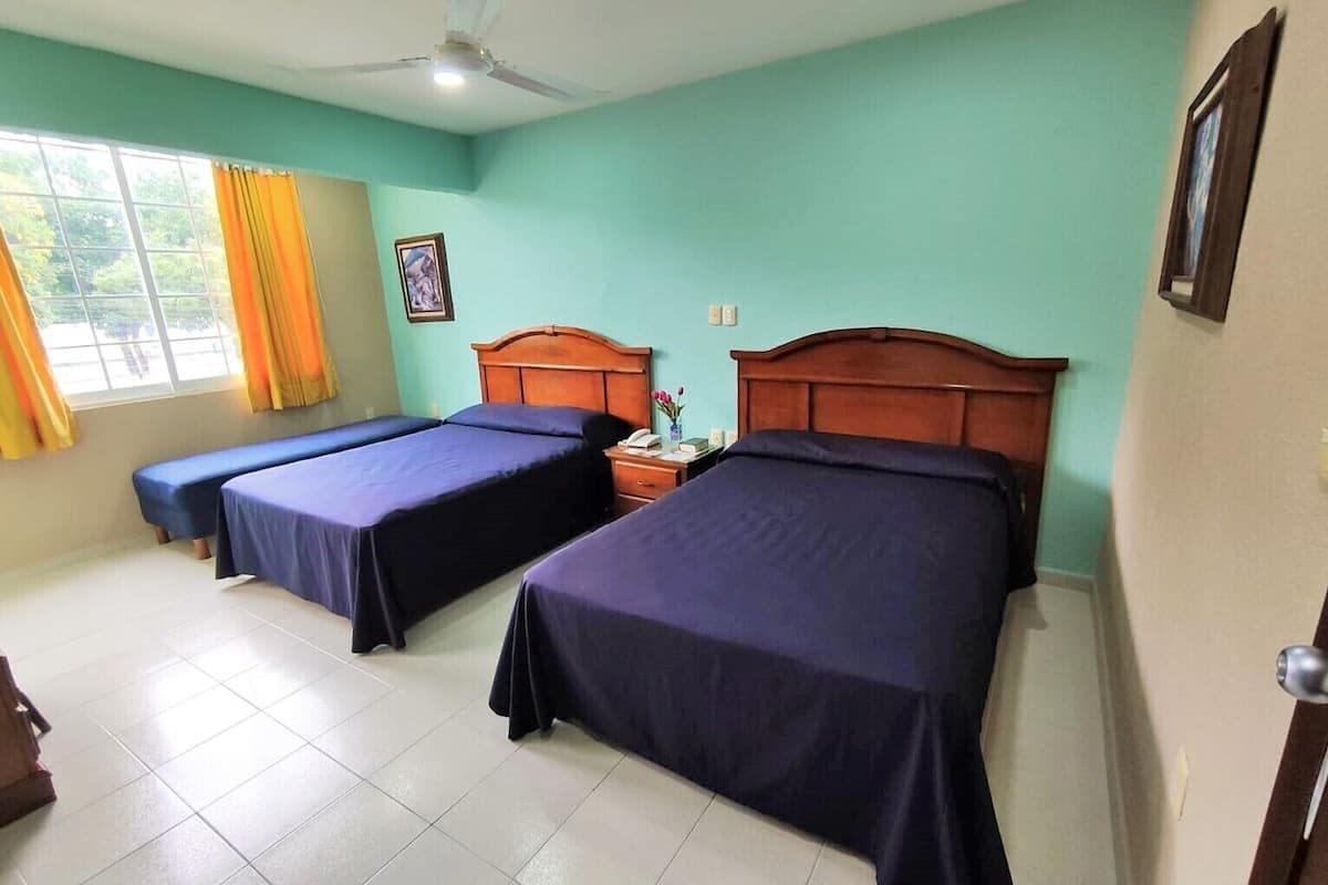 1 bedroom, hypo-allergenic bedding, down duvets, desk