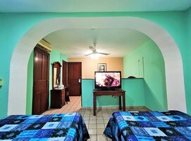 经典单人房 | 防过敏的被褥、羽绒被、办公桌、笔记本电脑工作区