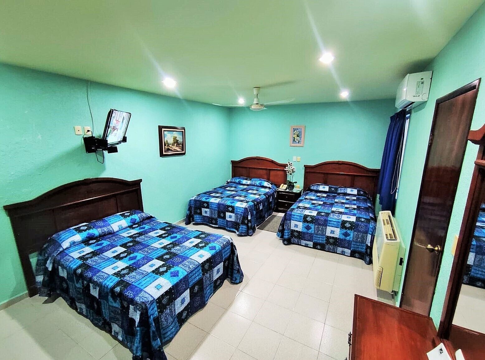 standard double room | 1 bedroom, hypo-allergenic bedding, down duvets, desk