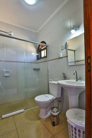 Lägenhet Premium | Badrum | Dusch och handdukar